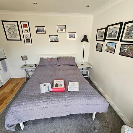 Modern Immaculate Studio With Aircon & Parking Apartment Bristol Exterior photo