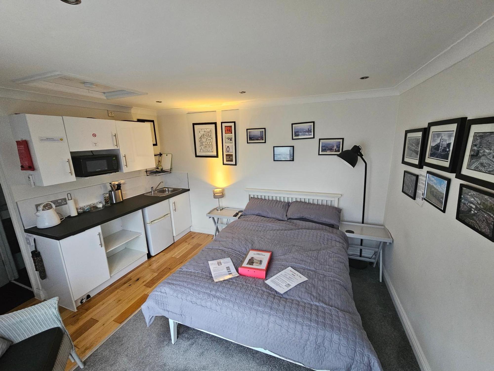 Modern Immaculate Studio With Aircon & Parking Apartment Bristol Exterior photo